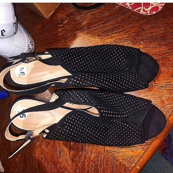 💋5/20 Nwot violet&red black sandal - Picture 2 of 3